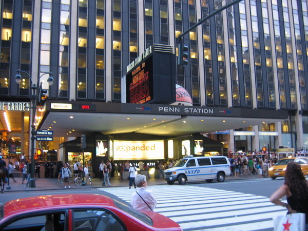 1024px-Penn_Station_NYC_main_entrance