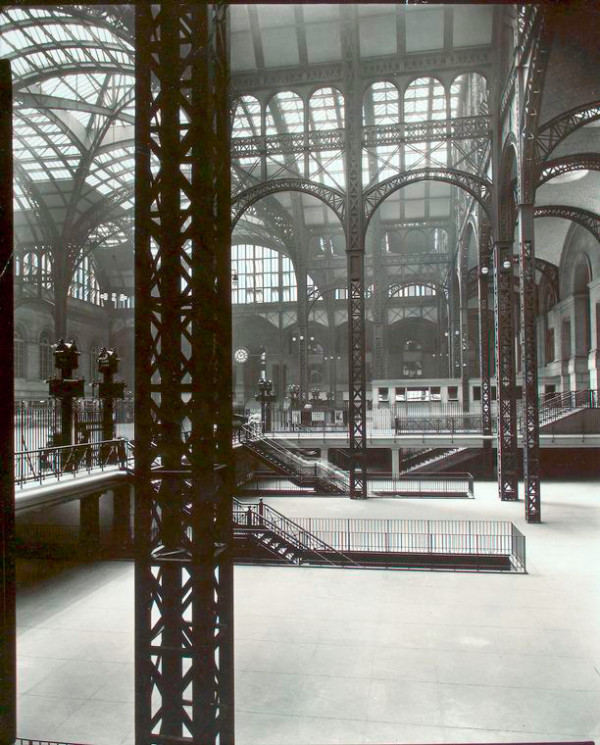 Penn_Station,_Interior,_Manhattan_1935-1938