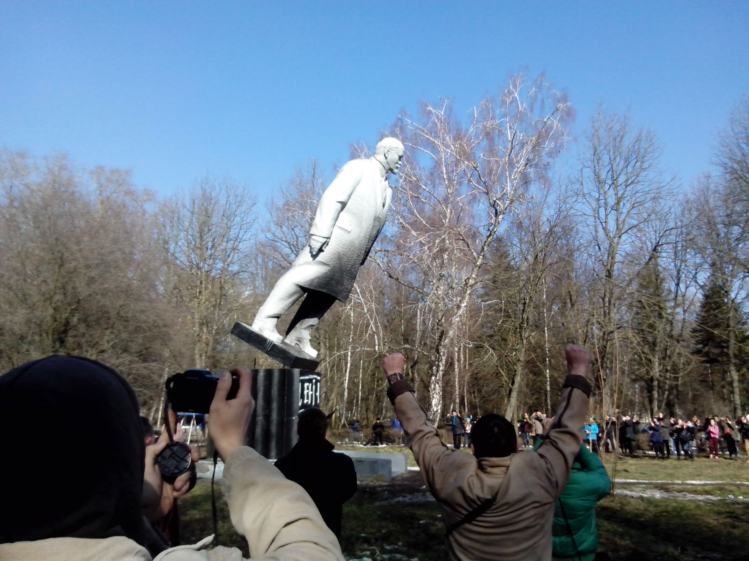 Vladimir Lenin Statue Toppled