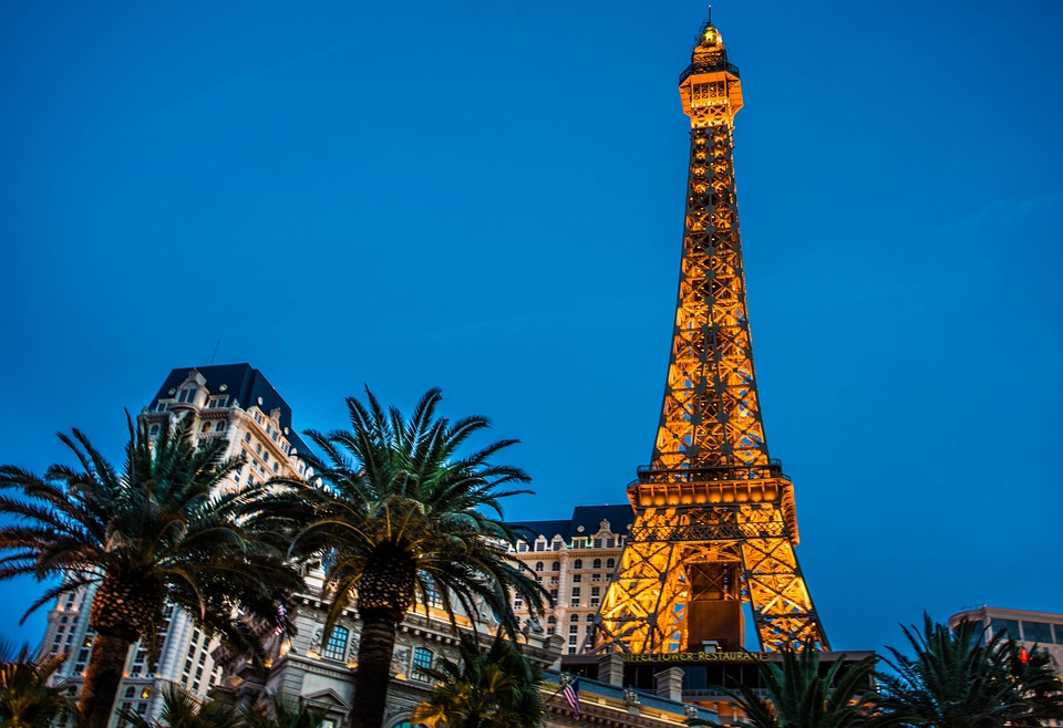A taste of paris in the heart of Las Vegas!🤩🫶🇺🇸 💡 The Las Vegas Eiffel  Tower's height is 540 feet, although the viewing deck is 460 feet…