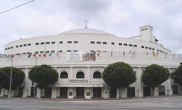 Sister Aimee and the Birth of the Megachurch - 99% Invisible